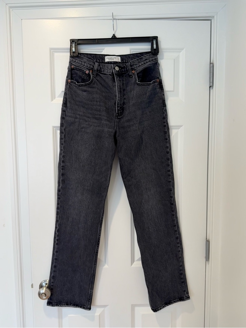 Abercrombie, Ultra-High Rise 90s Straight Jeans, Washed Black